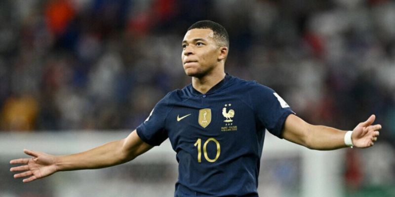 cau thu bong da Mbappé (1)